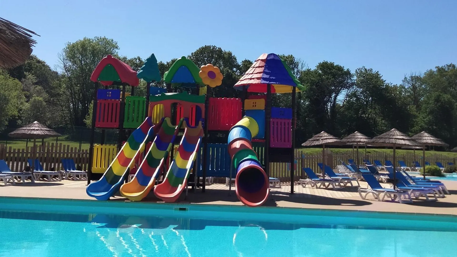 Camping Paradis Du Quinquis - Mh 3 Chambres Клоар-Карноэ